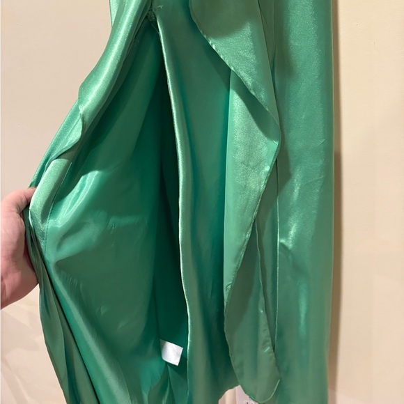 Betsy & Adam Elegant Green Evening Dress - Picture 5 of 7